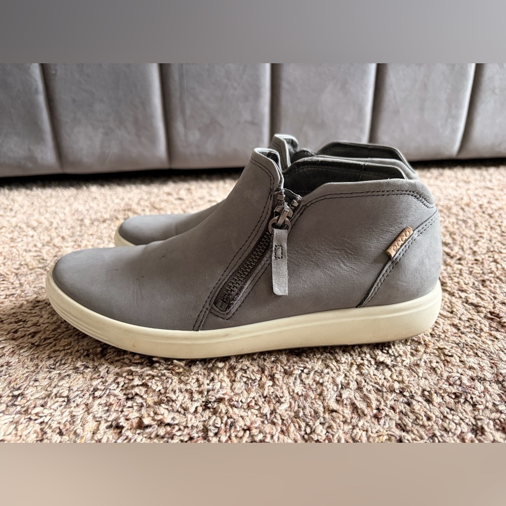 ECCO Women’s Soft 7 Low Cut Fashion Sneaker, Dark Shadow Nubian 8-8.5